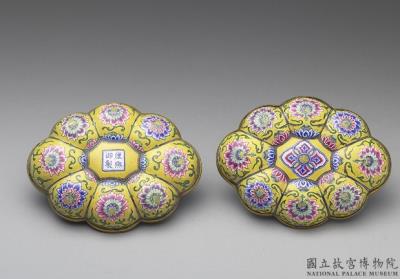 图片[3]-Eight-lobed box with floral decoration, Qing dynasty, Kangxi reign（1662-1722）-China Archive